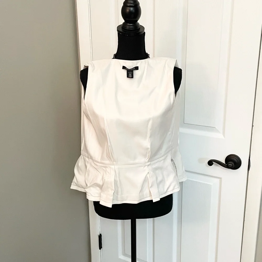 White House Black Market Top🖤🤍NWOT - Picture 9 of 10
